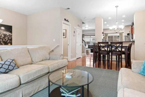 Comfortable Townhouse - Short Stroll to Notre Dame